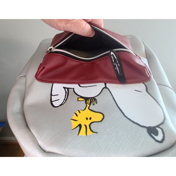 Snoopy/Woodstock Peanuts Official Mini Backpack BioWorld Dog House Silver/Red - Picture 8 of 14